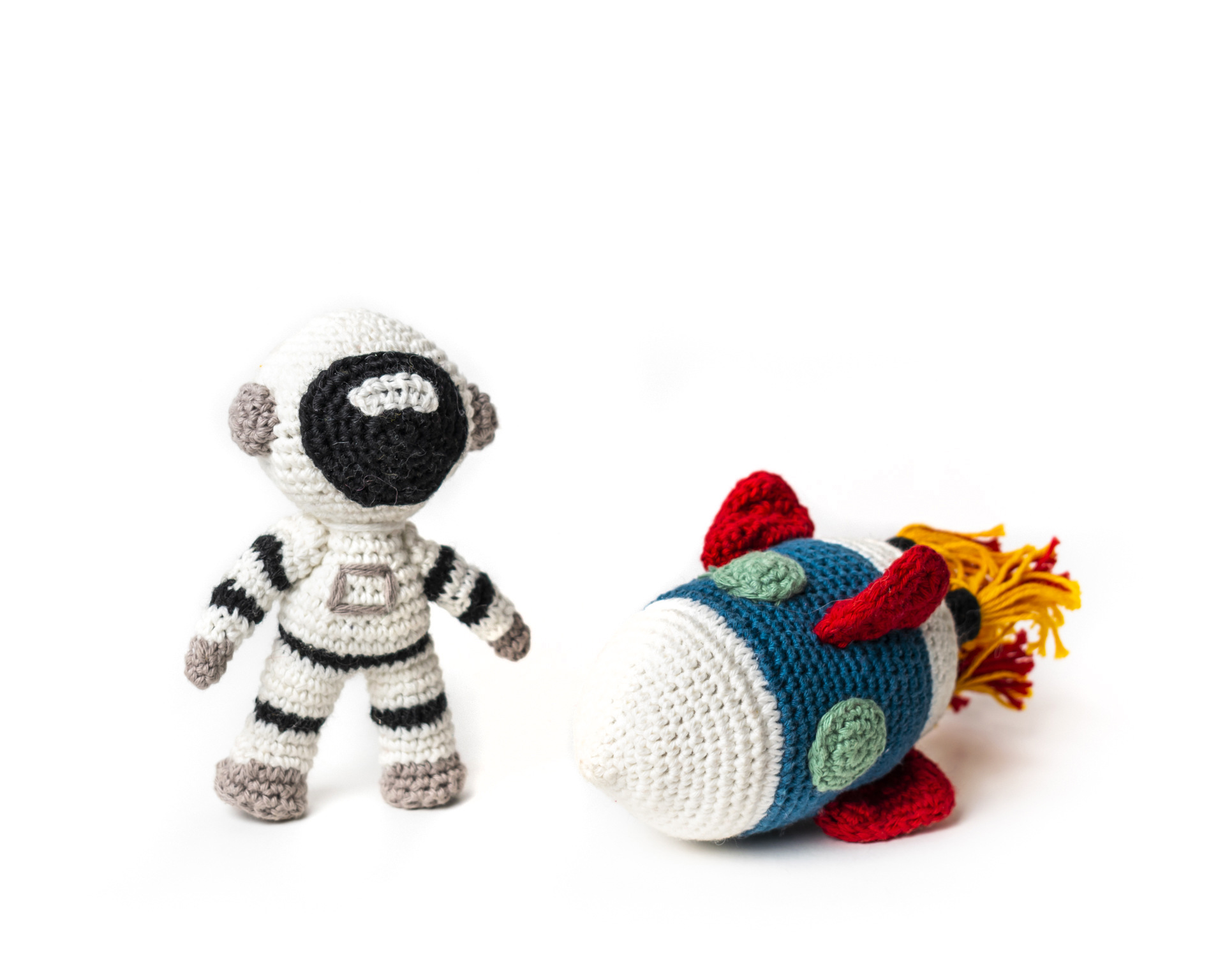 Astronauta y cohete tejidos a crochet 100% algodón