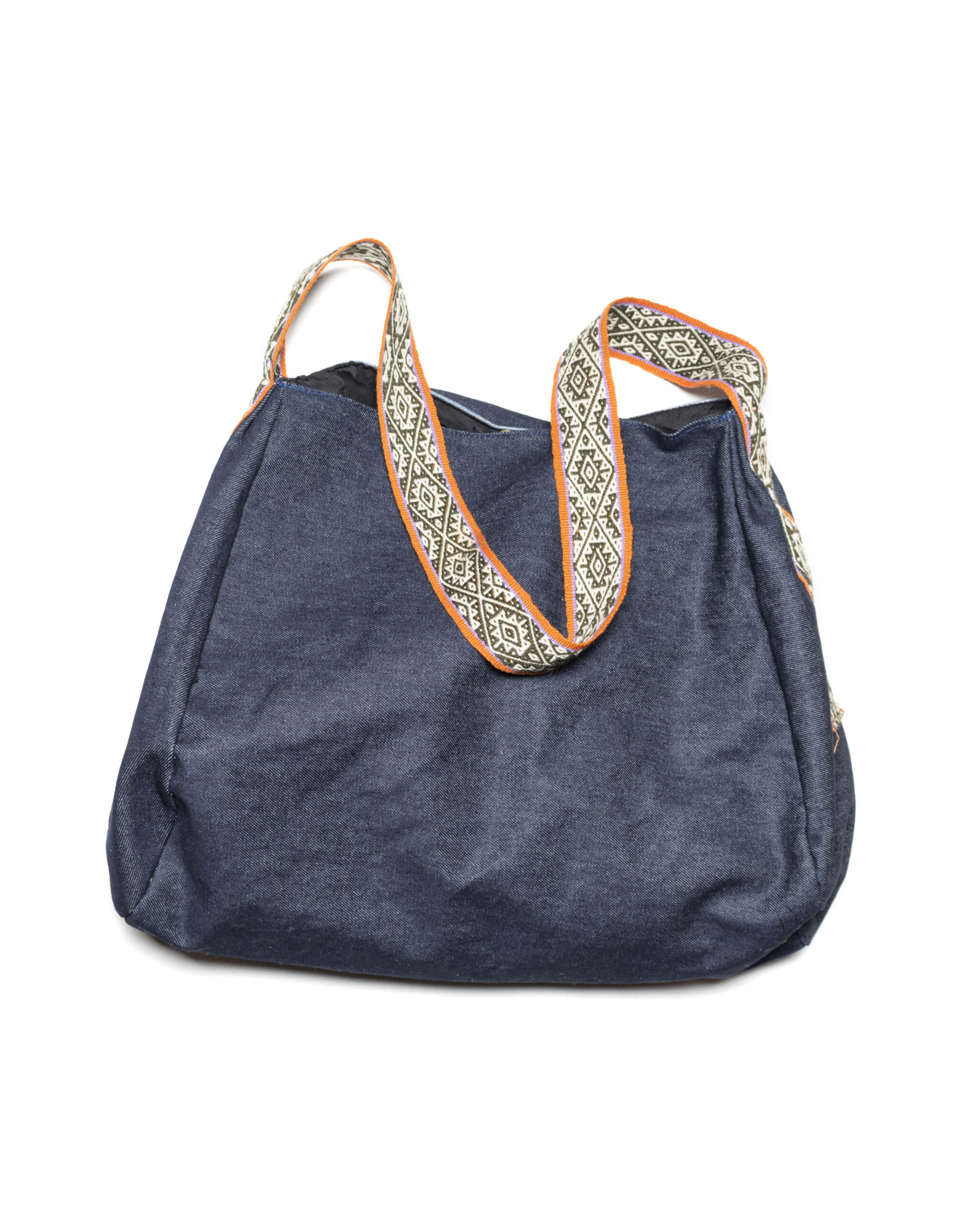 Bolso grande con aplicación de telar en asa